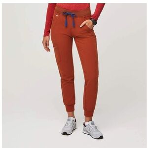 FIGS Zamora • Small Petite • Auburn